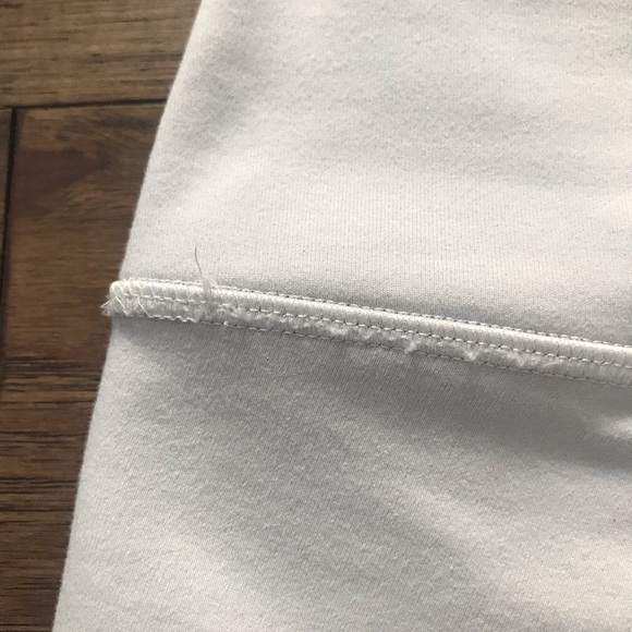 TNA Light Grey 7” Biker Shorts Size Small - Picture 6 of 7